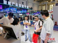 <b>的视角理解其所处的取当下的情境</b>